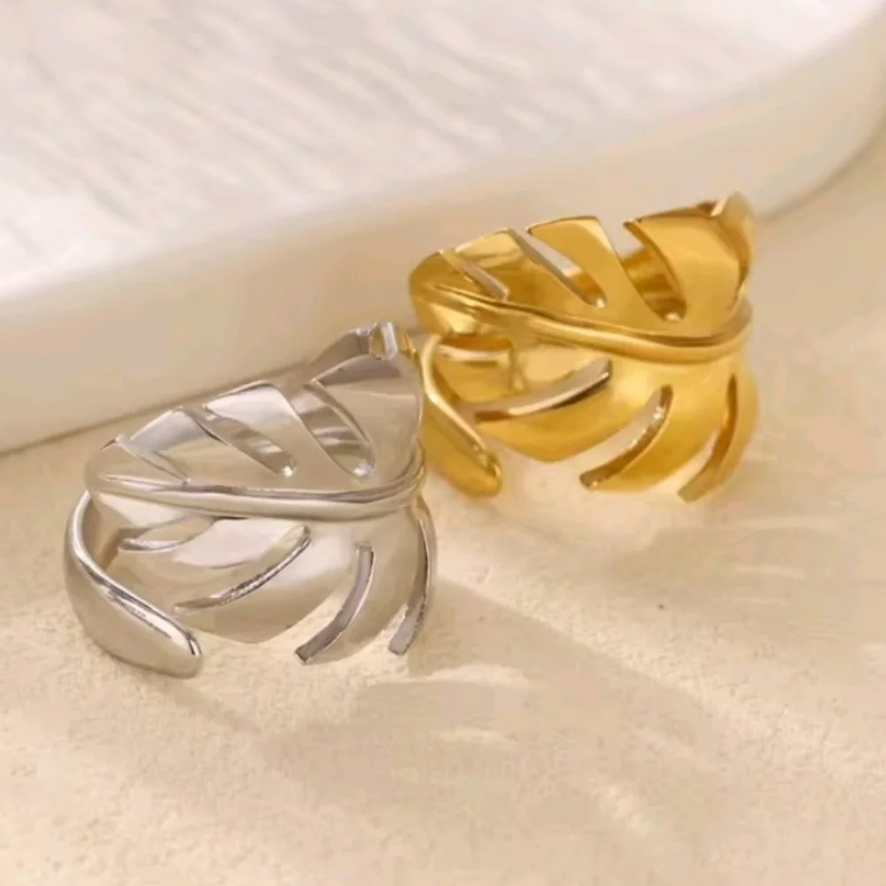 New ANTHRO 18K Gold Or Silvertone Stainless Steel Banana Leaf Ring
